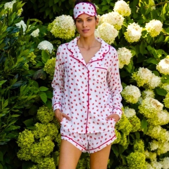 NWT PLUSH Revolve Strawberry Satin Short Pajama Set W/ Eyemask Sz S - Picture 1 of 8